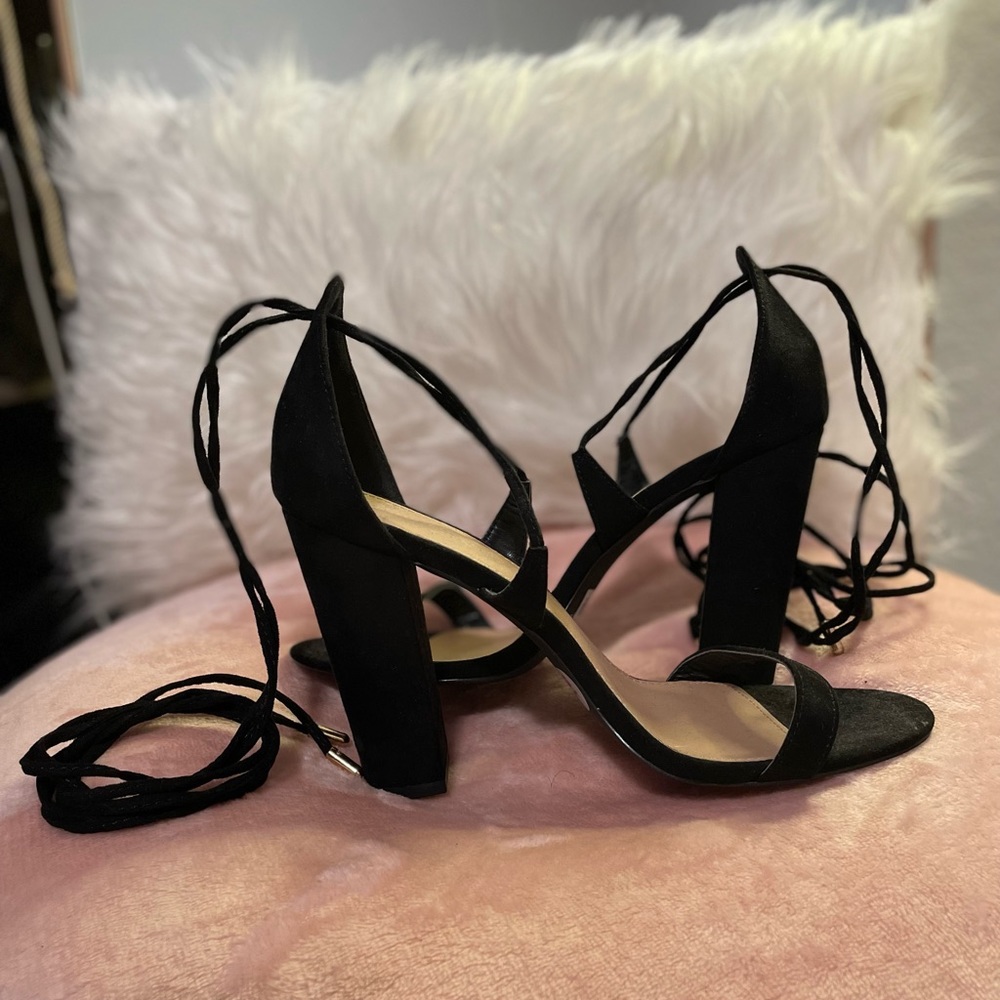 🖤Charlotte Russe chunky lace up heel